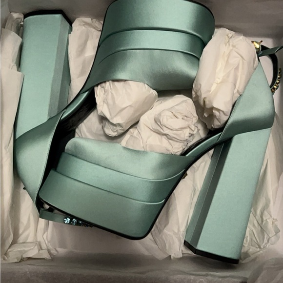 Brand New Versace Forget Me Not Platform - Picture 5 of 7